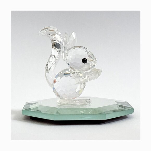 Swarovski - RETIRED Squirrel with Nut Crystal Figure - Picture 1 of 9